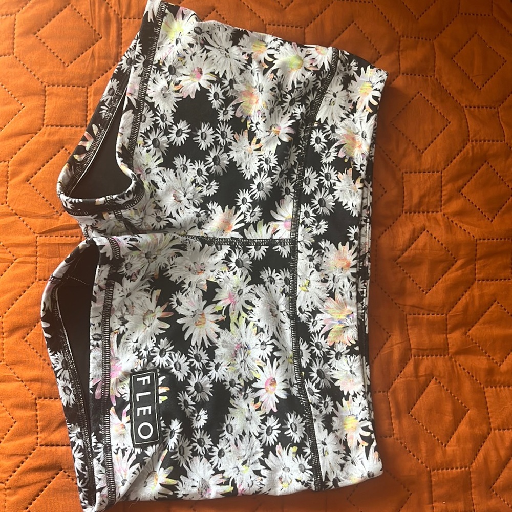 Large FLEO Shorts